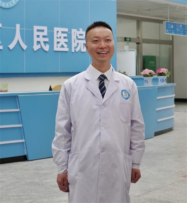 來自海拔4000米以上的純真笑容！通用醫(yī)療援藏醫(yī)療隊(duì)員盡心“傳幫帶”，厚植藏漢情(圖3)