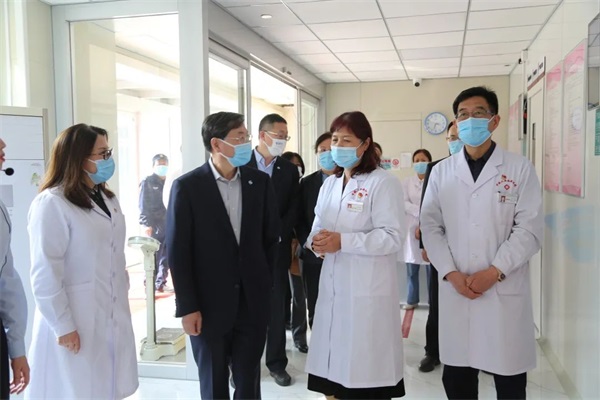 通用技術(shù)集團總經(jīng)理、黨組副書記陸益民到通用醫(yī)療西安醫(yī)院調(diào)研(圖2)